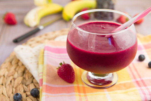 How to make Strawberry Beet Chocolate Smoothie