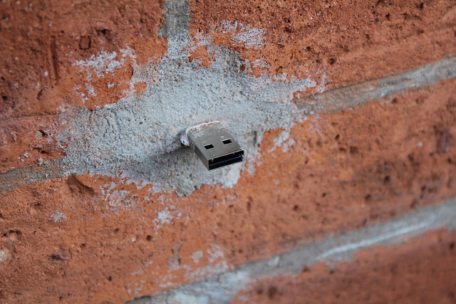 What is USB dead drops?